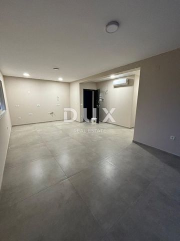 Location: Zadarska županija, Privlaka, Privlaka. ZADAR, PRIVLAKA - Modern apartment 130m from the sea, S3 Apartment for sale on the first floor of a residential building in Privlaka. The apartment consists of two bedrooms, two bathrooms (one of which...