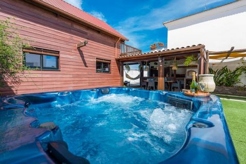 Charming Wooden House in Rute, Córdoba Nestled on the outskirts of Los Llanos de Don Juan, this cozy 2-story wooden house offers the perfect retreat to explore the charming towns of Andalusia. Located just an hour from iconic cities like Córdoba, Sev...