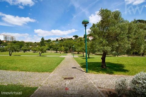 Find the perfect place for the house of your dreams, at Oeiras Golf & Residence, where everything has been thought out in detail. A place close to everything, surrounded by nature and with excellent access. If you want to build the detached house of ...