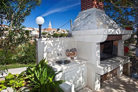 Holiday home Villa Spilla is located in Selca on the east coast of beautiful Island of Brač. Luggage storage is possible prior check in and after check out, so you can explore the island a little more before your departure. Free private parking on si...