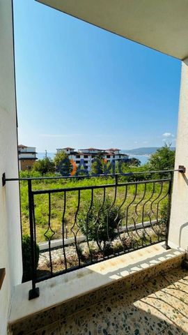 ID 33576688 Cost: 55,600 euros Locality: Byala Total area: 47 sq.m . Floor: 2 Rooms: 2 The support fee is 250 euros per year Construction stage: the building was put into operation - Act 16 We offer a large studio, divided into a living room with a k...