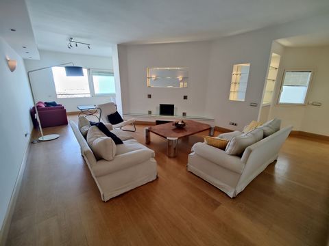 Located in Puerto Banús. Middle Floor Apartment, Puerto Banús, Costa del Sol. 1 Bedroom, 2 Bathrooms, Built 120 m². Setting : Commercial Area, Beachside, Port, Close To Port, Close To Shops, Close To Sea, Marina, Close To Marina. Orientation : South....