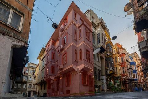 In Taksim Tarlabaşı, Direct achter het Taksim 360-project in Beyoğlu Tarlabaşı, Op loopafstand van Istiklal Street, Taksimplein, Metro, Compleet gebouw te koop, Boutique hotel huurders geschikt voor Airbnb, 3 verdiepingen, 1+0 Appartementen, 7 Appart...