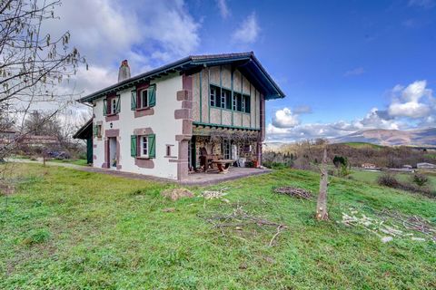 In the heart of the charming and magical village of Zugarramurdi, located in the historic and picturesque area of Baztán, is this majestic detached house that invites to be the ideal refuge for those looking for a full life in an environment of absol...