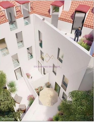 S. Vicente (junto à Feira da Ladra). Terreno com Projecto aprovado e Taxas pagas, pronto a iniciar de imediato a construção. O Projecto está aprovado para 8 apartamentos, mas existe a possibilidade de construir mais um apartamento T0 no Piso 0 com 52...