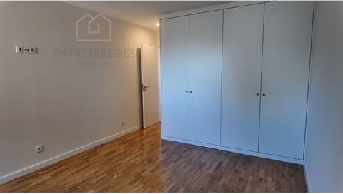 Apartamento de 2 dormitorios con garaje en alquiler, junto al centro de Oporto. Piso recuperado en la zona de Carvalhido en alquiler. Ubicación residencial con mucha infraestructura. Servicios y comercios cercanos. Cocina totalmente equipada. Condici...