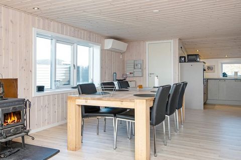 Cottage entièrement rénové non loin de la meilleure plage et la plus adaptée aux enfants de la région. La maison est lumineuse et bien meublée avec de nombreux équipements de qualité, tels que. TV réseau fibre avec de nombreux programmes TV. La salle...