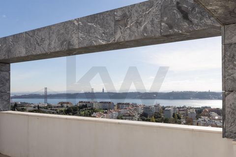 This exclusive duplex apartment, located on the 13th and 14th floors, redefines the concept of elegance and sophistication, combining generous spaces and high-quality finishes with a spectacular view over the Tagus River. Located in the prestigious R...