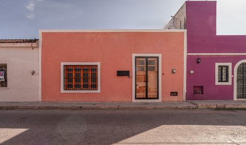 Située dans le quartier animé de Merida Centro à Santiago, cette belle maison allie harmonieusement charme colonial et confort moderne. Avec un design élégant et des finitions de haute qualité, la propriété est complètement prête à emménager, vous pe...