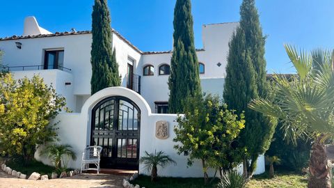 Luxe finca in Lanjarón, Granada – Zelfvoorzienend, met panoramisch uitzicht en toeristenvergunning Ontdek dit exclusieve landgoed in Lanjarón, Granada, een juweel in het hart van de Costa Tropical, midden in de natuur en met een bevoorrechte enclave ...