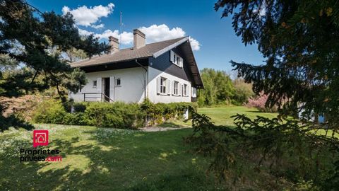 Située dans un quartier recherché, au calme et entourée de verdure, à 10 min à pied de la gare, cette maison de 125 m² de style chalet autrichien repose sur un superbe terrain clos et arboré de 1 966 m², rare dans le secteur ! Descriptif : Rez-de-cha...