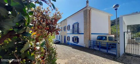 Excellente villa dans le village typique d’Alcoutim, avec vue panoramique. Grand espace extérieur avec beaucoup de lumière, salle à manger et salon couvert par Pergola, barbecue avec évier et aire de parking. Rez-de-chaussée avec salle de bain complè...