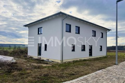 Your single-family home is waiting for the finishing touches For sale is a modern house in the idyllic new development area of Scheßlitz. Construction began at the beginning of 2023 and is currently under construction, with the basic structure alread...