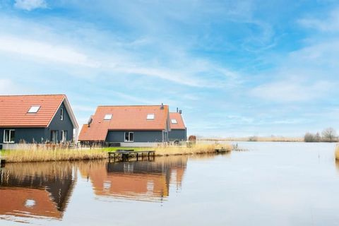 Deze moderne, vrijstaande, aan het watergelegen vakantiehuizen staan op het in aanbouw zijnde kleinschalige vakantiepark Waterrijk Langelille. Ze liggen vrijwel direct aan een recreatiemeer. De vakantiehuizen zijn comfortabel en compleet ingericht. Z...