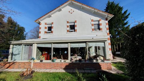 Charmante maison en pierre et brique, beau terrain avec un puit, garage