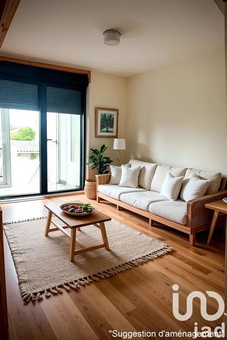 iad France - Sylvie Mercier vous propose: Confort, luminosité et beaux volumes au rendez-vous... ROCHEFORT maison entièrement rénovée offrant 2 suites parentales, 2 chambres, bureau, salle de bain avec douche, 3 WC, vaste pièce de vie traversante, ce...