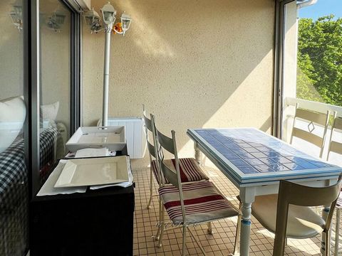 DINARD (35800) - Appartement T1. Prix : 217.800 euros. Honoraires : 3,71 % TTC inclus à la charge de l'acquéreur, soit 210.000 euros hors honoraires. Studio d'une surface Carrez de 28,81 m2 situé au 3ème étage d'une résidence avec ascenseur, au centr...