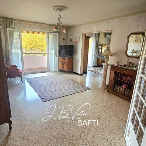 Appartement 4 pièces avec place de parking et cave dans résidence sécurisée