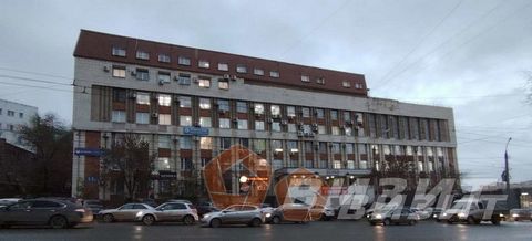 Продаётся офисное помещение со свежим ремонтом. Адрес: г. Самара, Советский район, ул. Антонова - Овсеенко, д. 44а. Ближайшее пересечение с ул. Советской Армии. Этаж/этажность 3/5. Общая площадь: 34,3 кв.м. Планировка: 1 кабинет. Санузел на этаже. Вы...