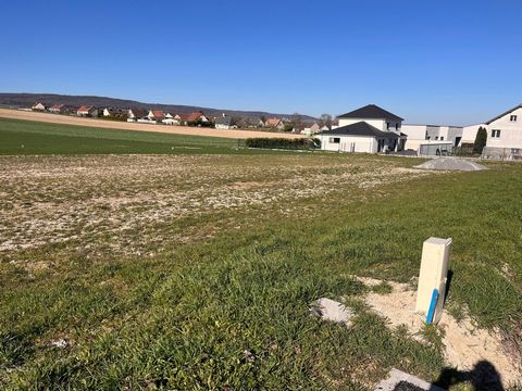 Terrain constructible et viabilisé de 712m²
