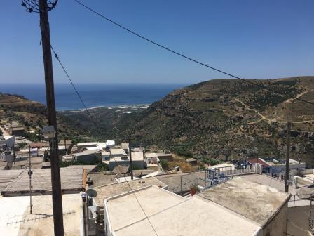 Agios Stefanos, Makrygialos, Traditional house for renovation House of 50m2 for sale in Agios Stefanos. It consist of four rooms in total. Two bedrooms, a bathroom and an open plan living area with kitchen. I enjoys mountain and sea views. It has a y...