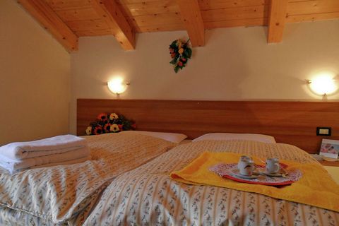Este apartamento económico se encuentra en Celledizzo, cerca de la zona de esquí Dolomiti di Brenta. Ideal para una familia o un grupo de amigos, puede acomodar a 6 personas y tiene 2 dormitorios. Este apartamento tiene una sauna pagada para que disf...