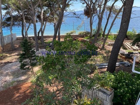 Building land for sale, located in an attractive location on the south side of the island of Brac, only 10 m from the beach. The land has access by asphalt road, and water and electricity connections are on the ground. It is possible to build one or ...