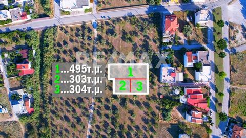Real estate consultant Konstantinos Sianos, team leader of the team Sianos Papageorgiou and member of RE / MAX Domi. Available exclusively by our team for sale even and buildable plot of 1102 sq.m. in the area of Nees Pagases in Volos. The plot is ju...
