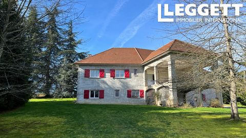 A19464SGE24 - It is only 4kms from the village of Mialet in the North Dordogne where you find all the local amenities you will need. It is just 45kms from Limoges International airport. In the village there is a school, a bakery, a mini supermarket, ...