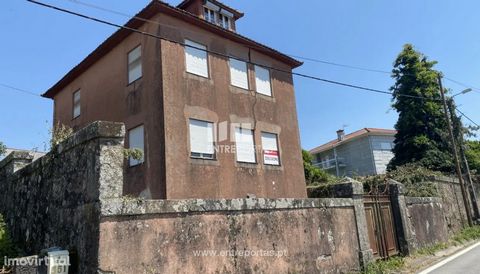 House V5 independent in Stone for Sale with Land and garage. It has an excellent location, close to all services. Good access and great sun exposure. Come visit! Penhalonga, Marco de Canaveses. Ref.: MC08965 FEATURES: Land Area: 476 m2 Area: 476 m2 U...