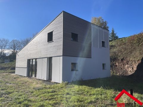 FAUREIMMO.FR / House comprising a kitchen, a living room, a laundry room, a shed, 2 bathrooms, 2 bedrooms, all on a plot of about 2,936 m2. CONTACT: ... / ...