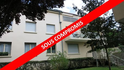 Located in the town of GIF SUR YVETTE, close to shops and the RER B station of Courcelles, a studio of 28 m2 comprising: an entrance with cupboard, a main room with balcony overlooking the interior of the residence, facing south without vis-à-vis, a ...