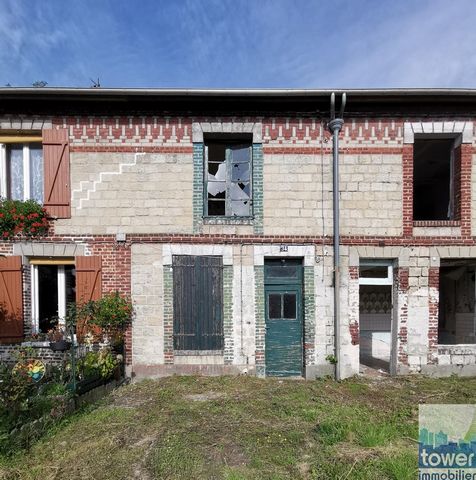 MARINE VETU FROM TOWER IMMOBILIER AGENCY presents: A T3 house of 54m2 with garden to renovate in an area in full rehabilitation. Possibility of expansion by the attic, to create an extension of 17m2 on the ground floor and a garage. Connection to the...