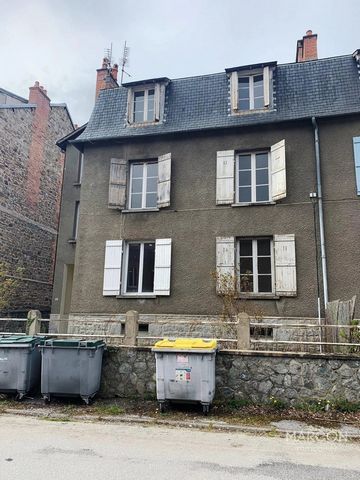 MARCON IMMOBILIER - Ref 88043 - CREUSE EN LIMOUSIN - AUZANCES - A building comprising on the ground floor: a F3 apartment of around 57 m² comprising entrance hall, kitchen, living room, 2 bedrooms, bathroom-wc, double glazing. On the first floor: a F...