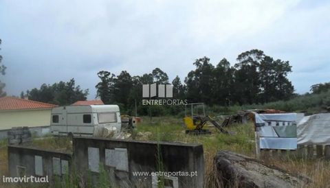 Set of 4 lots with a total of 1948 m2. Situated in a very quiet area with good access. Ref.: VCM09713 ENTREPORTAS Founded in 2004, the ENTREPORTAS group with more than 15 years, is a leader in real estate mediation in the markets in which it operates...