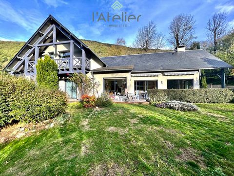 Because you deserve an exceptional property, L'atelier invites you to discover the SUBLIME AND VIEW. As soon as you pass the gate of this house you will remain charmed by the 360o view as an invitation to discover peaks such as that of the ARBIZON wh...