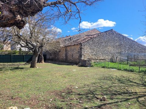 Saint Julien le Montagner (83560) , for sale in exclusivity , real estate complex consisting of a village house in ruins , a barn and a shed . Each adjoining lot has a plot of 100 to 300 m2. Possibility of creating 3 dwellings from 90 m to 160 m2, Ev...