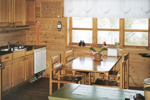 Sehr geräumiges, komfortables Ferienhaus für max. 15 Personen. Von Haus und Terrasse genießt man eine faszinierend schöne Aussicht zur Küstenlandschaft! Sie wohnen hier in idyllischer, ruhiger Umgebung an der Küste bei Einvika, ca. 4 km westlich des ...