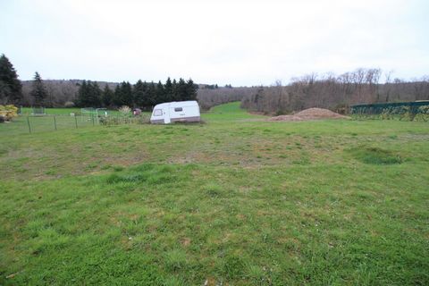 An edge of village with bar and restaurant location for this good size building plot of approximately 1700m2. A short distance to Chabanais with all local amenities and about 40 minutes drive to Limoges Airport. Price including agency fees : 23.000 €...