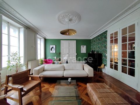 Dpt Saône et Loire (71), à vendre CHALON SUR SAONE appartement T6 de 183 M²+ Dépendance de 24 M²