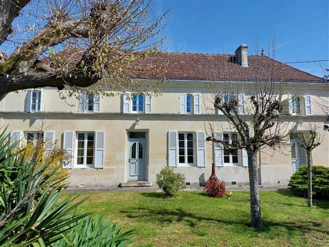 Two-storey Charentaise house of 155m² with 3 bedrooms, 1 bathroom, 2 separate toilets, living room Louis XV style, dining room with open ceiling on mezzanine and kitchen with access to the cellar. Outside we have an annex including a double garage an...