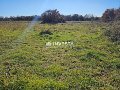 Agricultural land for sale located in Loborica of 919 m2. The land is square in shape and is located first row to the urbanization. The price includes 100 m2 of access road.   For more information, feel free to contact us.