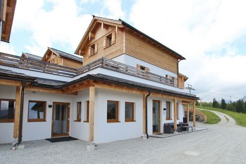 Ces appartements modernes et très luxueux se situent à 1500 m d'altitude, directement au pied des pistes de la station de ski Fanningberg, dans la belle région de Lungau. Un coin splendide du Land de Salzbourg, à courte distance du village de Mautern...