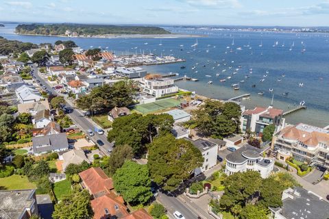 This stylish Penthouse apartment is in a great location on Sandbanks peninsula close to the beach, the harbour and a lovely choice of local restaurants. Spacious and comfortable with a stylish open plan kitchen/living space, the property benefits fro...