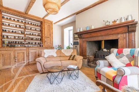 This historic property, built in 1825, is 15 km from Issarlès, 30 minutes from Le Puy en Velay and 2 hours from Lyon, between the Ardèche, Haute-Loire and Lozère regions. It is ideal as a second home, for a B&B project or as a family home. The proper...