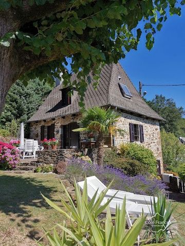 Exclusivité, à vendre dans la belle région rurale de Sansac-Veinazes (15120) Cantal / Auvergne, cette très charmante maison auvergnate typique avec un jardin et des vues exceptionelles ! Bien que la maison ne soit pas grande (env. 65 m2), elle est en...
