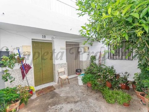 Townhouse project in the village of Corumbela (district Sayalonga). This property of app 80sqm living space offers a fantastic opportunity to create a nice sice home distributed in 1 floor with a living rooom, a kitchen, 3 bedrooms and a bathroom. It...