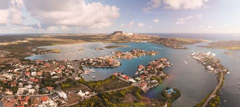 Jansofat is one of the most luxurious gated resorts on the island. Luxury villas and condominiums are what built this beautiful area. You can enjoy stunning views of the enchanting Spanish Water and the impressive Table Mountain, a large flat hill on...