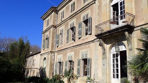 In a pretty winegrowers village with shop, bar, bakery, restaurant, school, post office, library, at 10 minutes from Castelnaudary , 40 minutes Carcassonne (airport) and 45 minutes from Toulouse (airport). Just outside the village, gated domaine situ...