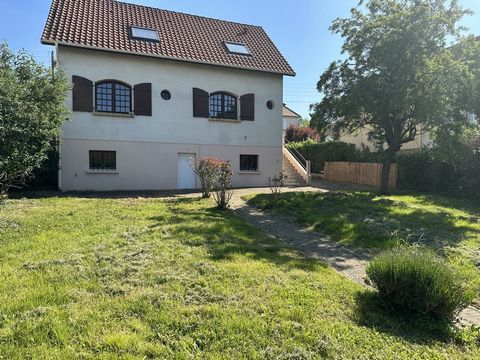 In the city center of SOISY sur SEINE, come and discover this beautiful detached house of 126m2 built on total basement on a beautiful enclosed plot WITHOUT VIS A VIS of 667m2. The visit begins on the ground floor with an entrance, a beautiful bright...